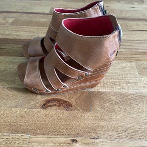 BRAND NEW BedStu Sandal Wedge